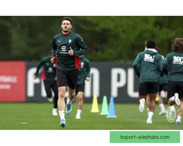 米兰球迷热情助阵 约4000人周六前往训练基地为球队加油